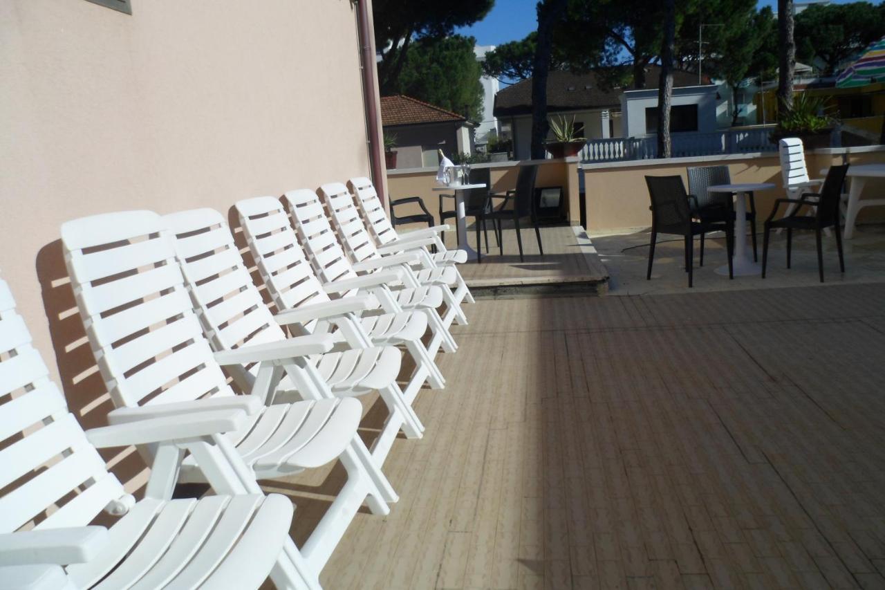 Hotel Clara Riccione Esterno foto
