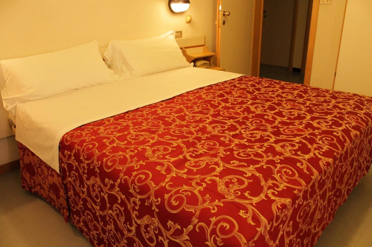 Hotel Clara Riccione Esterno foto