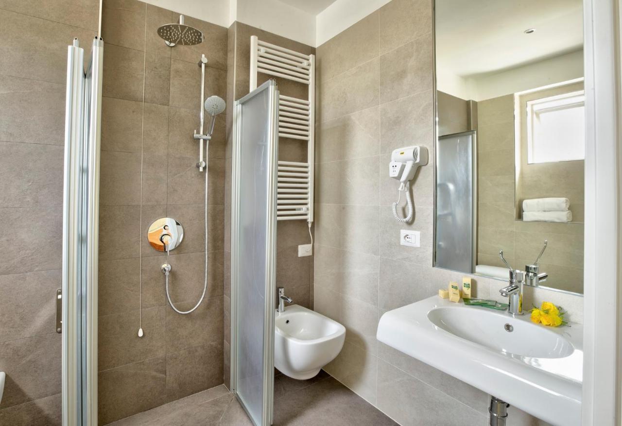 Hotel Clara Riccione Esterno foto