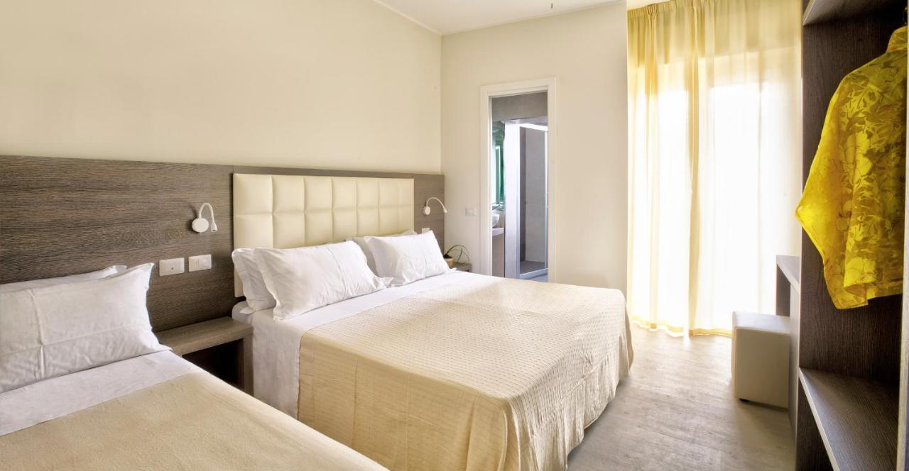 Hotel Clara Riccione Esterno foto