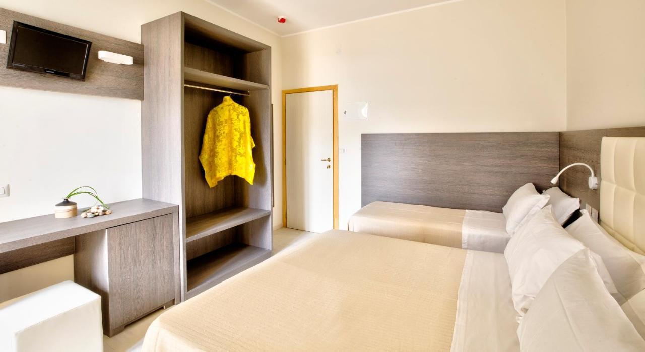 Hotel Clara Riccione Esterno foto